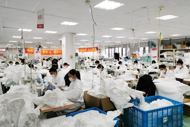 誠格防護(hù)服生產(chǎn)現(xiàn)場(chǎng)