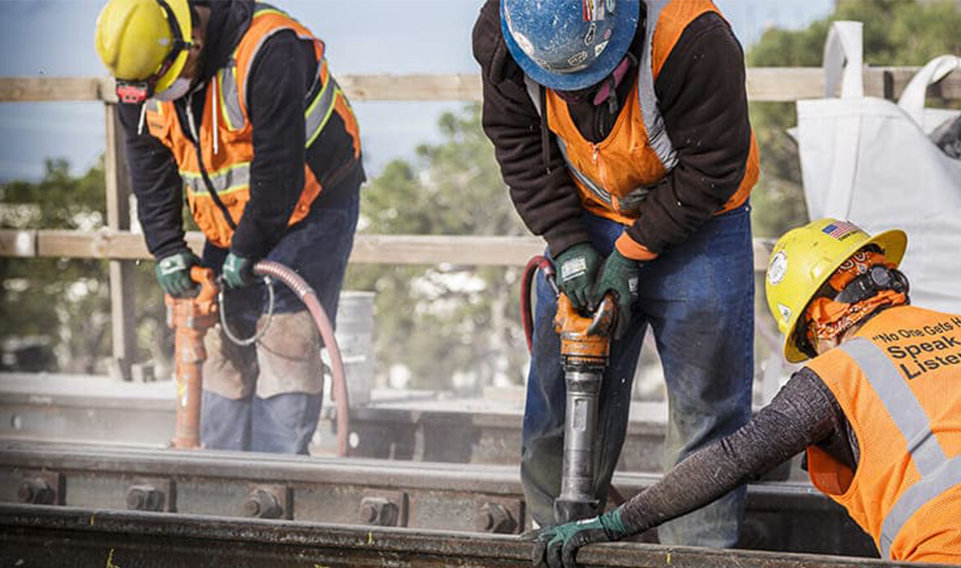 在施工場(chǎng)合里，常用的安全防護(hù)用品有哪些？