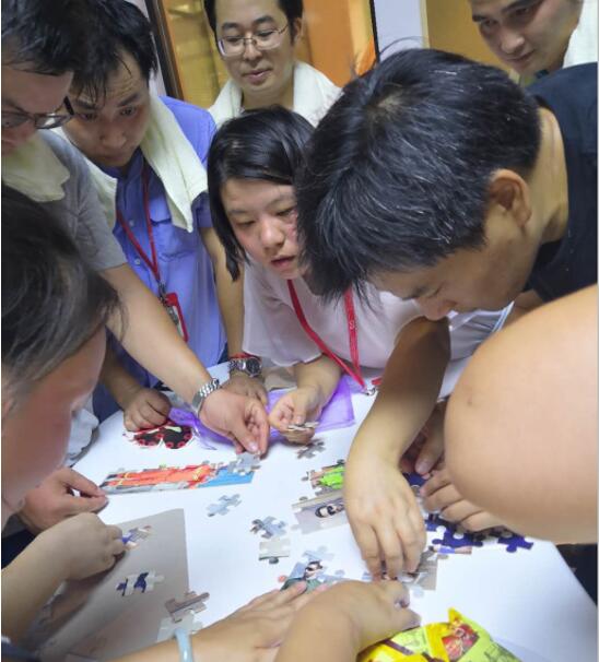 （拼圖闖關(guān)游戲）這是一個(gè)智力與體力并存的活動！