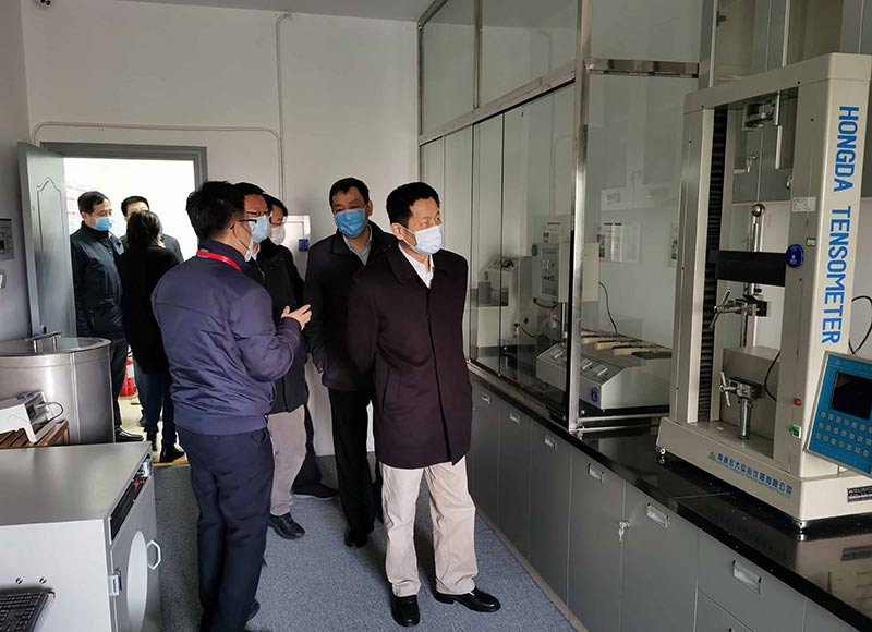 上海市委常委、副市長吳清一行蒞臨指導(dǎo)誠格防御物資的生產(chǎn)