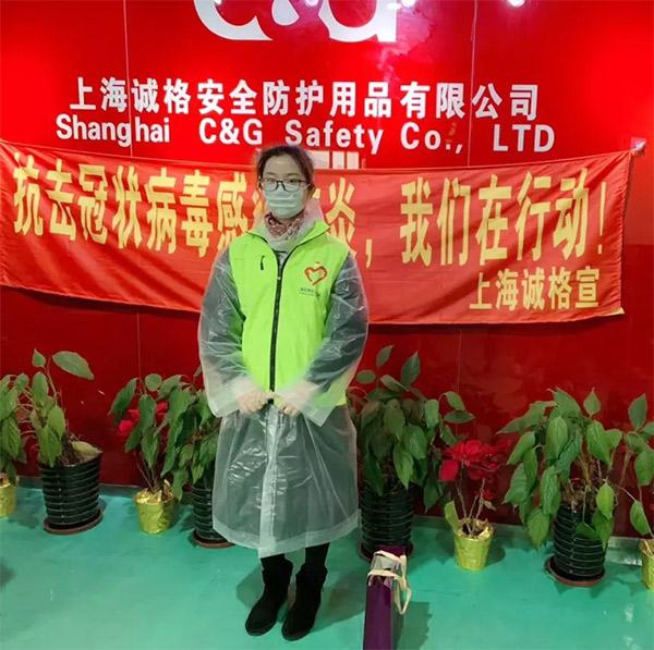 攜手戰(zhàn)&ldquo;疫&rdquo;，逆風(fēng)而上，上海志愿者助力抗疫防護(hù)服生產(chǎn)